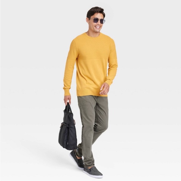 NWT Men's Mustard Yellow Crew Neck Pullover Sweater -  M - Picture 1 of 3
